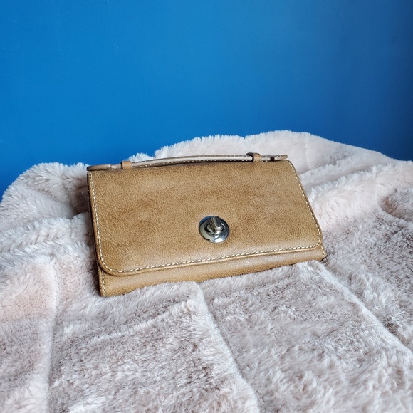 🎉💄TAKE IT SALE💋🥂Roots Clutch/ Wallet Mini Bag - Picture 1 of 6